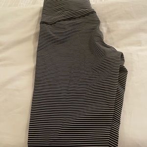 Lululemon wunder under HR tight “28 inch - size 8